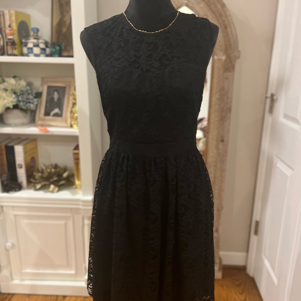 Jessica Simpson lace overlay cocktail dress. Size 6. Gently used.